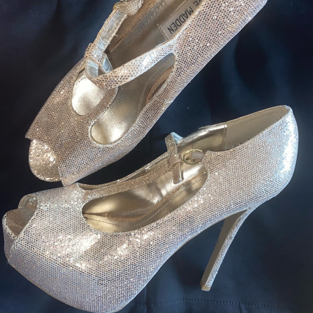 STEVE MADDEN gold heels